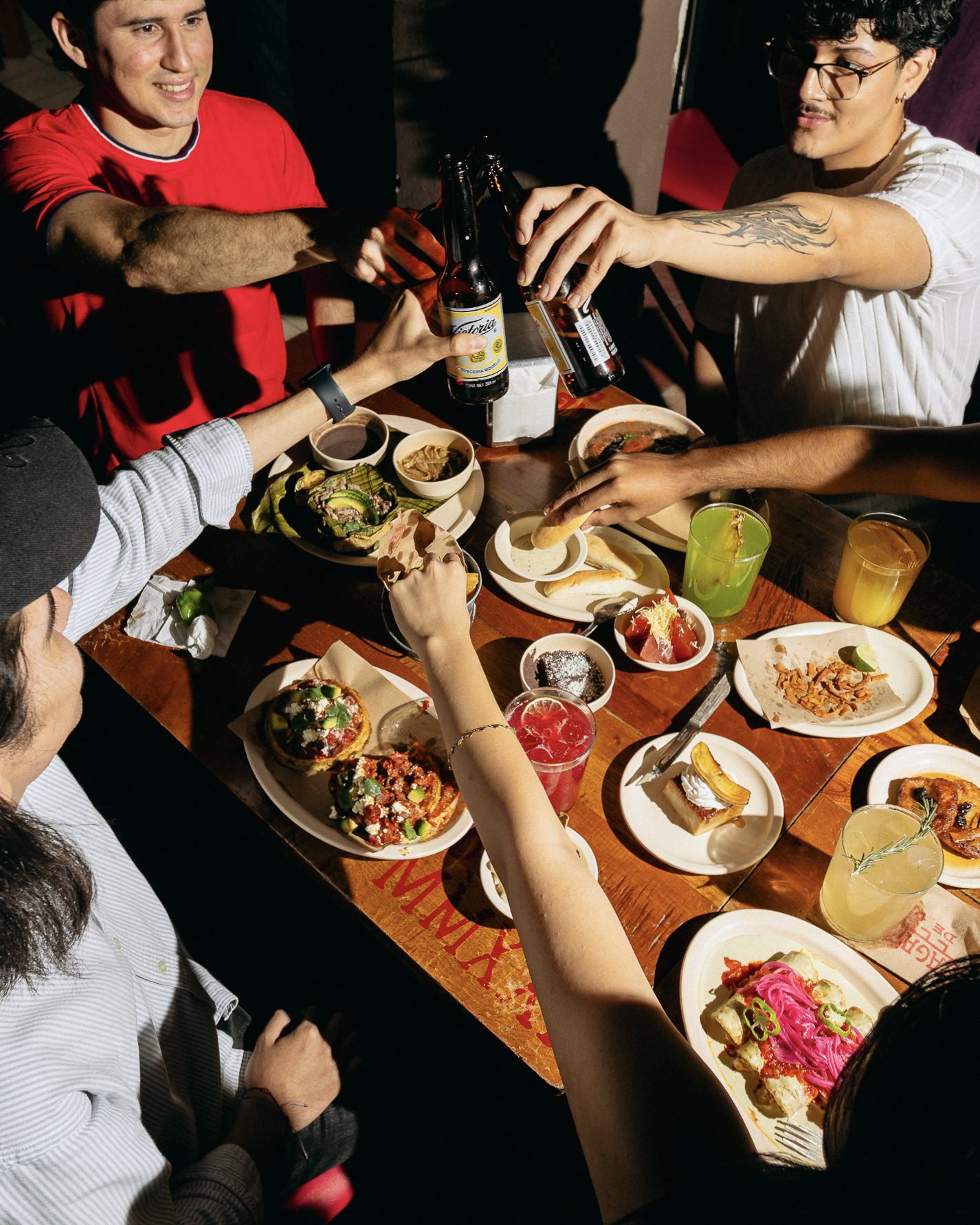 Merida Yucatan Lagarto de oro people enjoying drinks and food