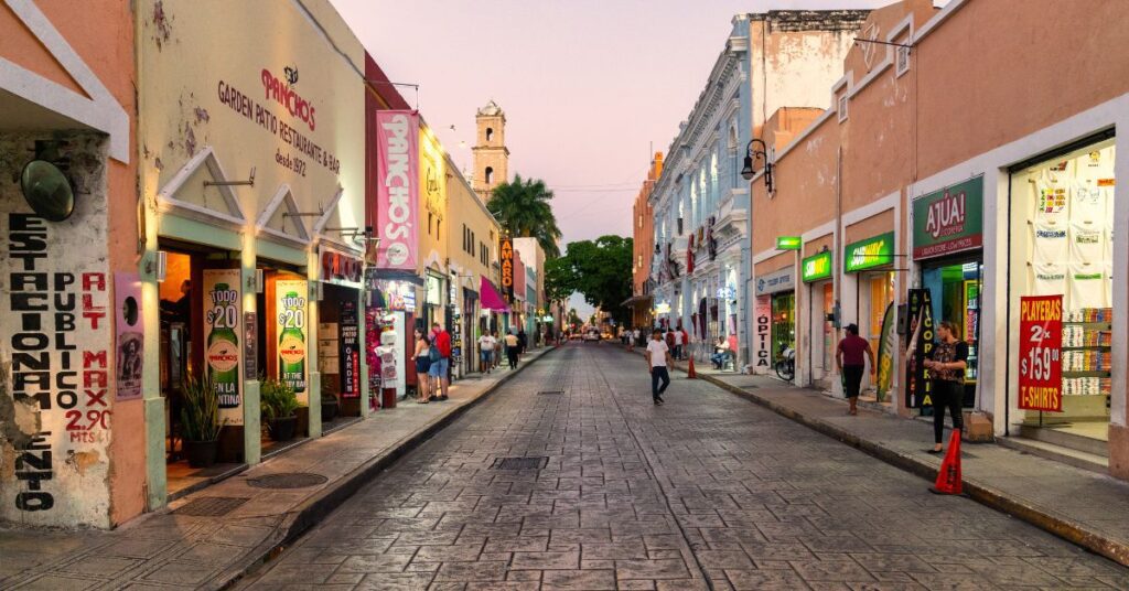 Wlking on the streets of Merida